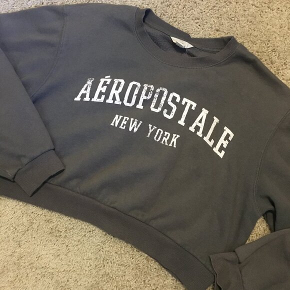 Soft Grey Preppy Aeropostale Cropped Fleecy Cotton Varsity Pullover Sweater - Picture 11 of 15